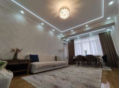 Satılır, yeni tikili, 3 otaqlı, 118 m², Bakı, Nizami r, Qara Qarayev m.